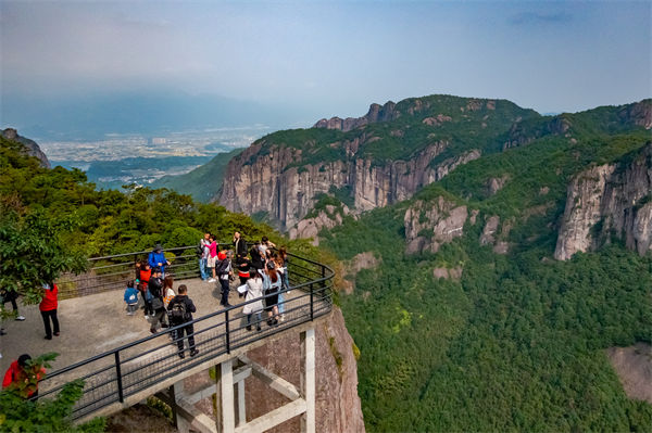 臺州戰(zhàn)略咨詢公司如何為企業(yè)定制長遠(yuǎn)發(fā)展戰(zhàn)略？