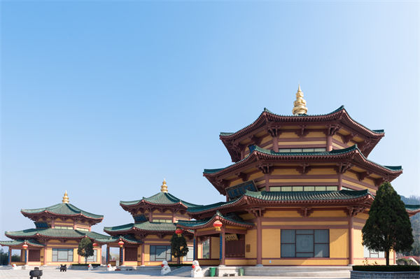 煙臺(tái)企業(yè)戰(zhàn)略模糊難落地？戰(zhàn)略咨詢公司如何精準(zhǔn)錨定增長(zhǎng)賽道？