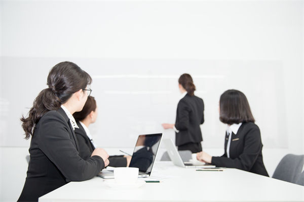 人力資源該管控還是賦能？多數(shù)企業(yè)都踩錯(cuò)了管理節(jié)奏！