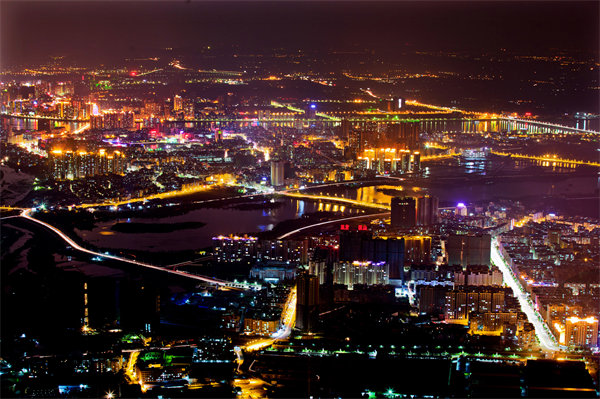 清遠(yuǎn)戰(zhàn)略咨詢公司洞察市場，如何精準(zhǔn)為企業(yè)定位發(fā)展方向？
