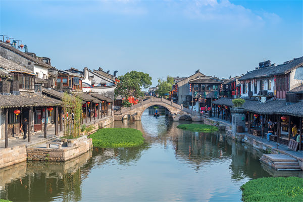 戰(zhàn)略規(guī)劃分析：村民不滿(mǎn)古鎮(zhèn)收門(mén)票，指引游客逃票